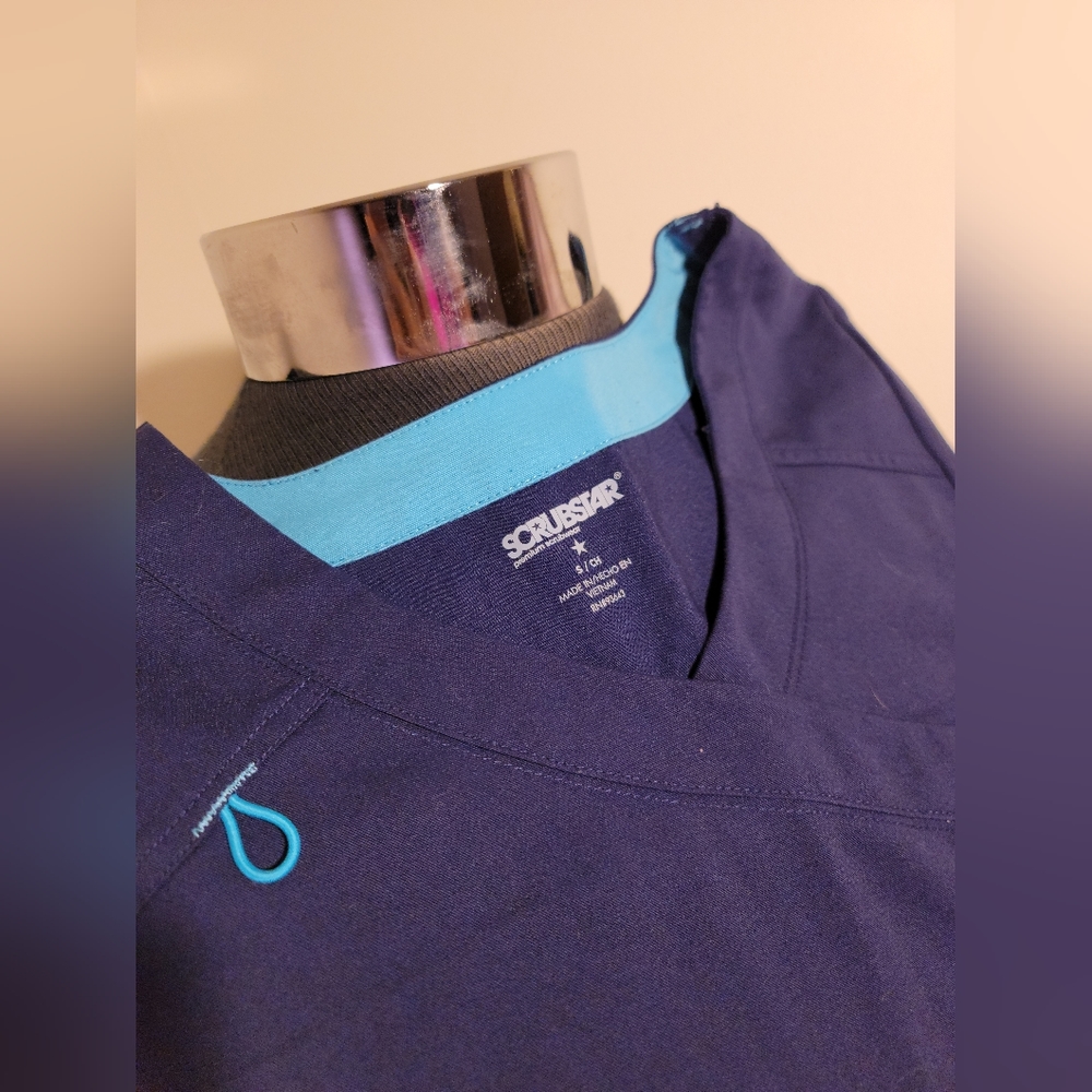 Scrub top - Picture 2 of 3
